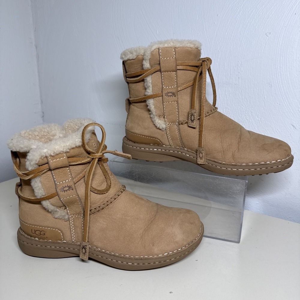 UGG Australia La Jolla Boots Women's Size 6 Tan Suede Sheepskin Lined Wrap Lace